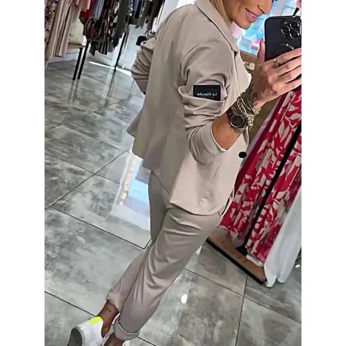 Eleonora | Completo sartoriale con blazer morbido e pantaloni dallo stile sportivo